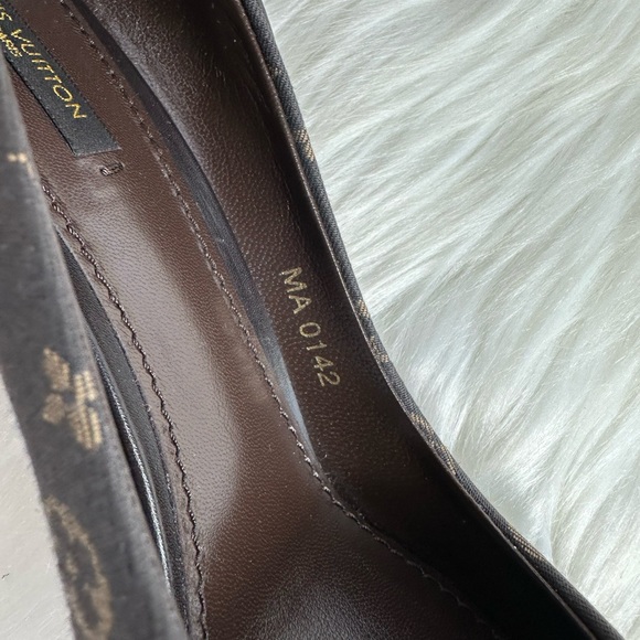 Louis Vuitton Brown Monogram Pumps Sz 39.5 - Picture 7 of 9